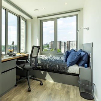 Gold Skyline En Suite - Image 3